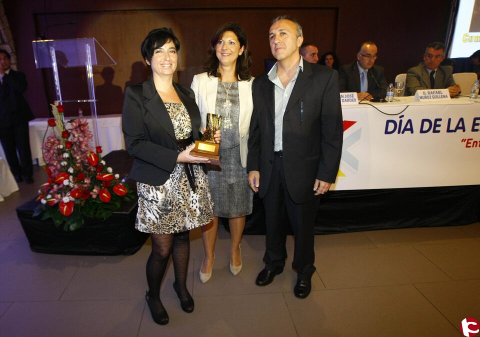 La Comisión de Seguridad Vial del Alto y Medio Vinalopó recibe el premio a la mejor labor sociosanitaria