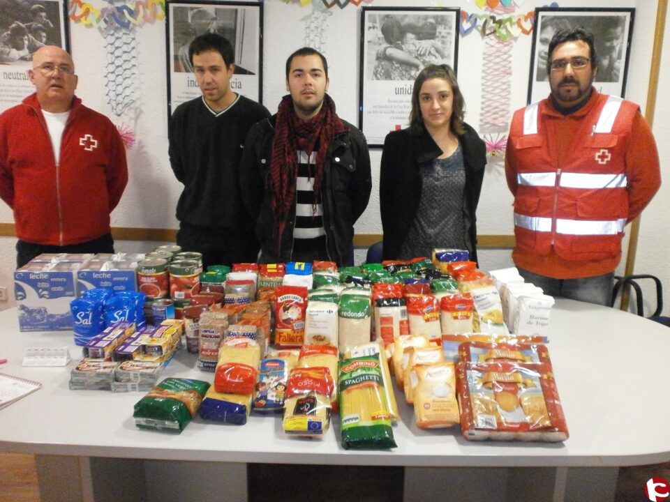 La Asamblea Local de la Cruz Roja ha recibido la visita de varios jóvenes pertenecientes a las Juventudes Socialistas de Villena