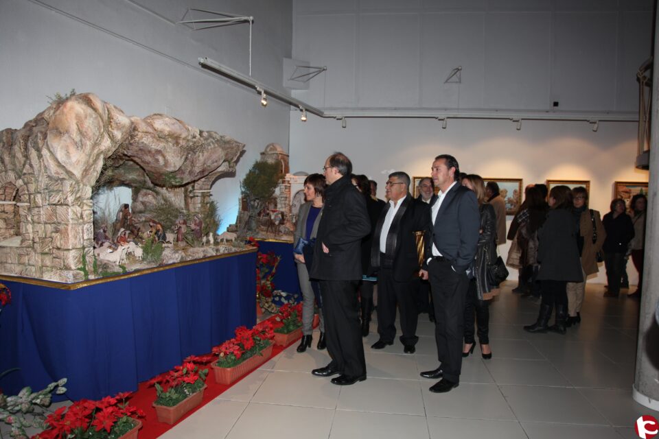 Jesús Martínez entrega en su Pregón navideño monedas de paz