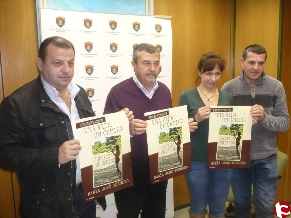 Una escritora novel de Petrer presenta su libro Una vida