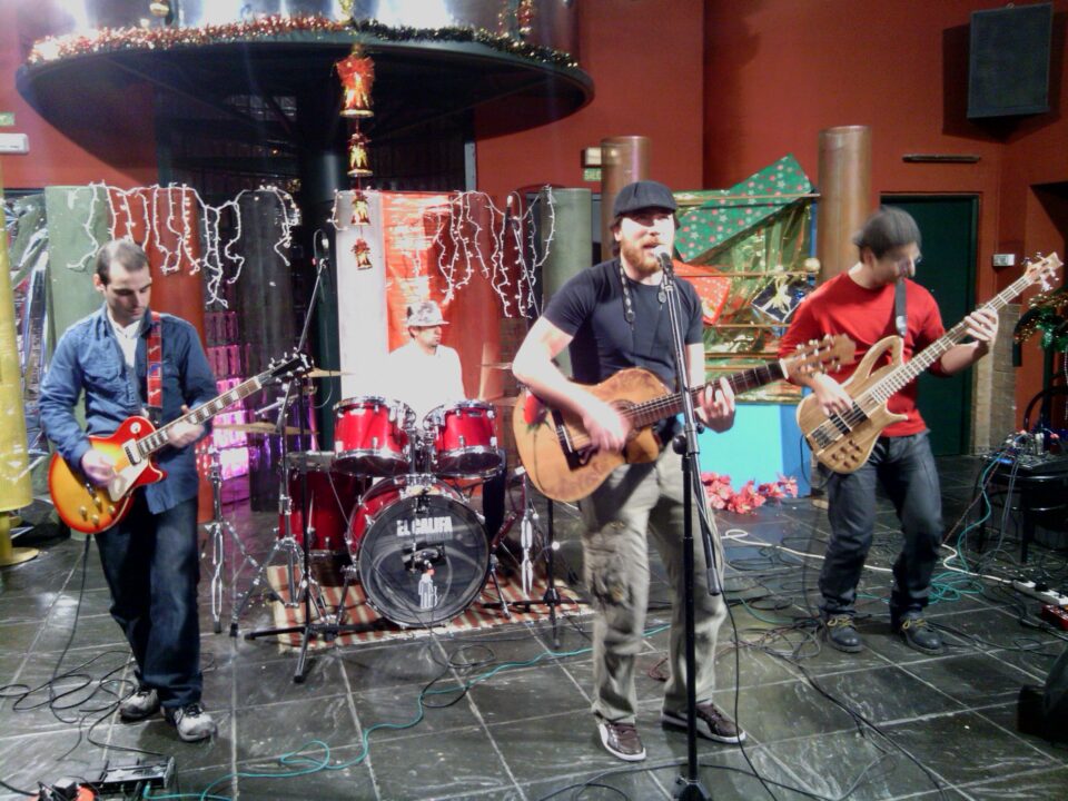 Una gran variedad de artistas de la comarca participaron en el Programa Especial de Navidad de INTERCOMARCAL TV