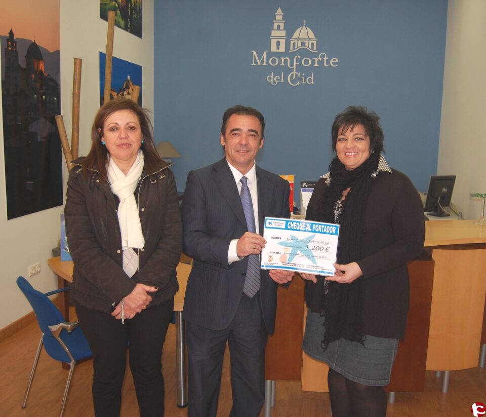 Una entidad entrega 1.200  al Ayuntamiento