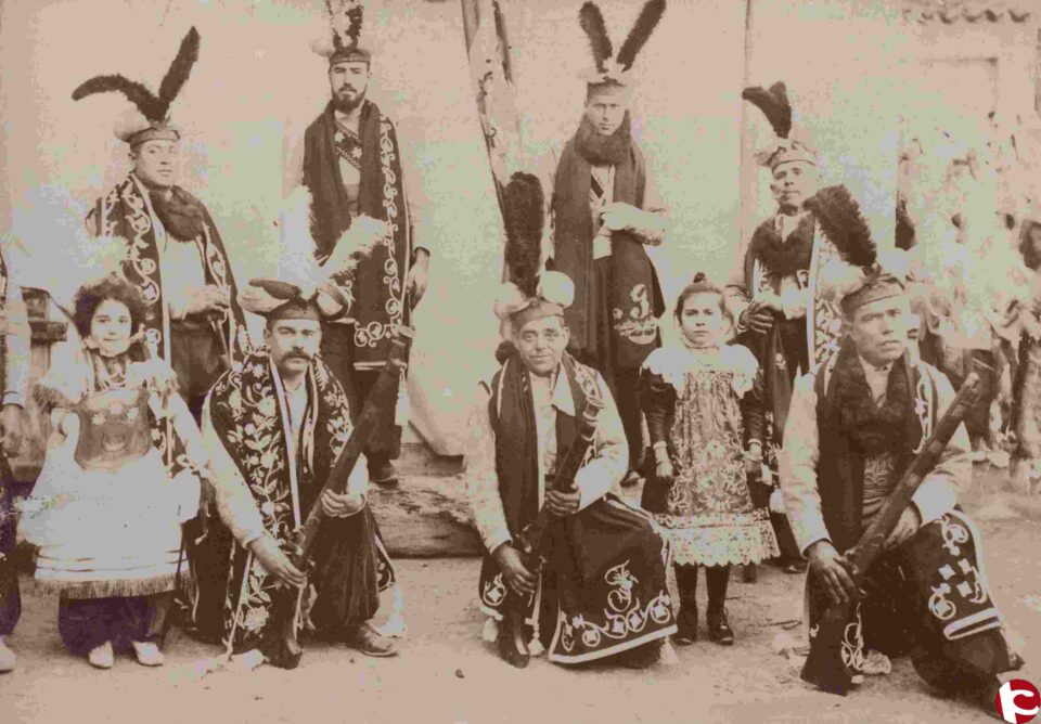 La comparsa de Moros ofrece la actualidad e historia en las fiestas