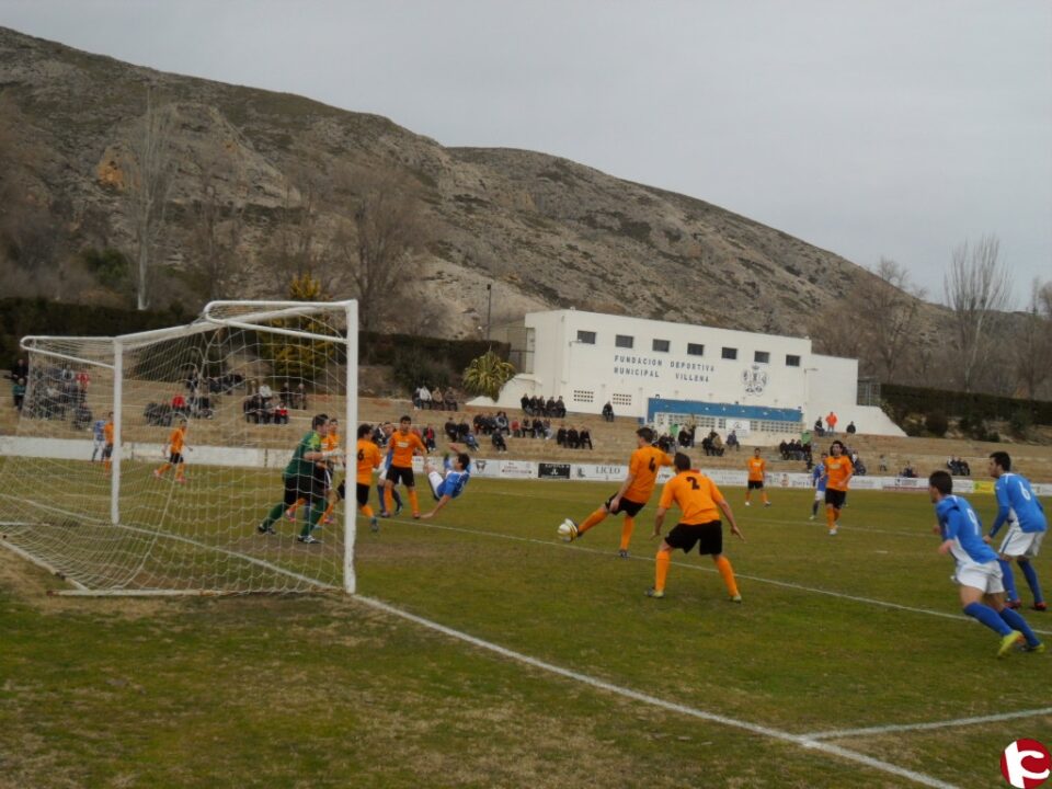 EL VILLENA C.F. EMPATA DE PENALTY CON EL ALICANTE