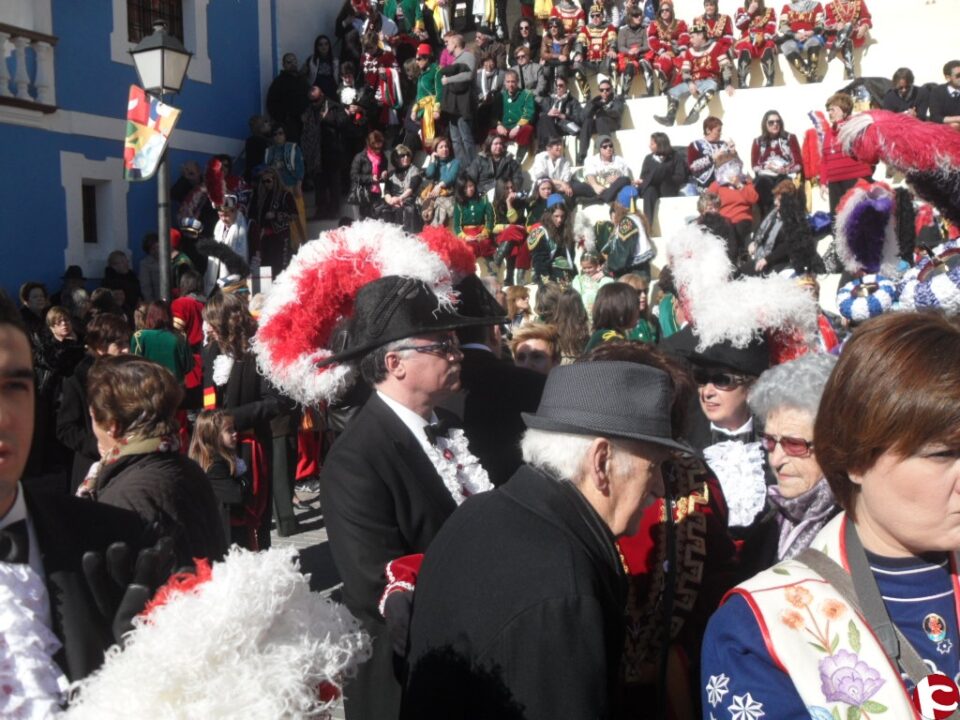 Subida del Santo con disparos de arcabucería desde la Iglesia Parroquial hasta la Ermita de San Blas