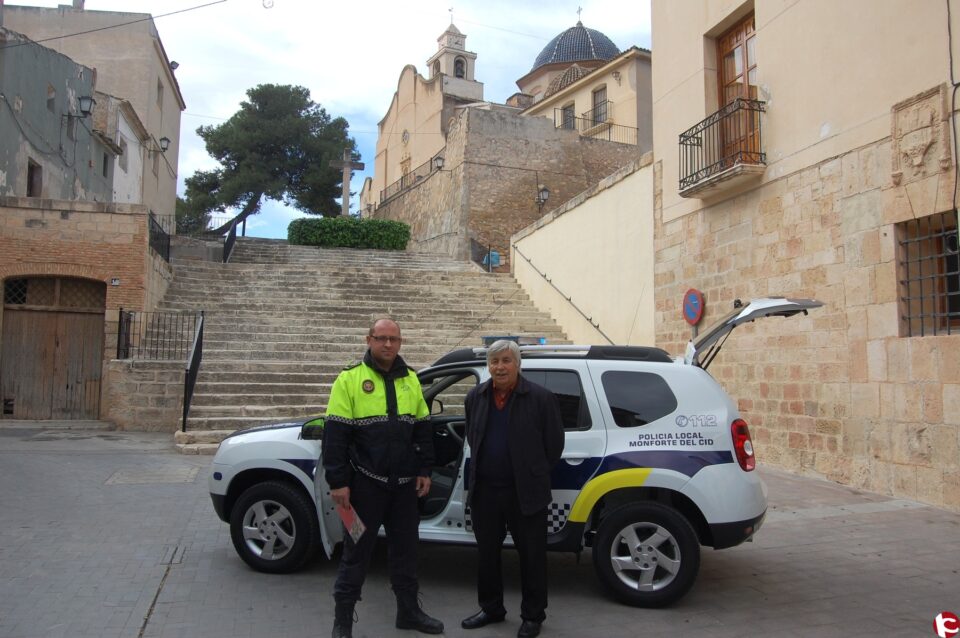 Esta mañana se ha presentado el nuevo vehículo que el Ayuntamiento ha adquirido para mejorar la flota de la Policía Local de Monforte del Cid