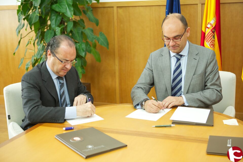 Estudiantes del Instituto de Economía Internacional de la UA realizarán prácticas en el Puerto de Alicante