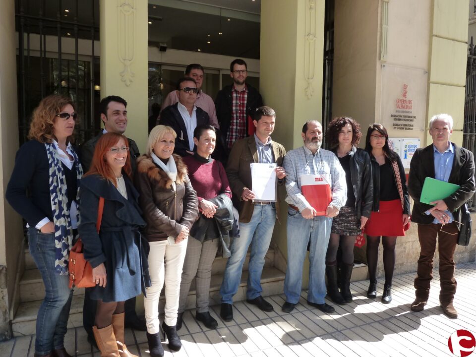 Los socialistas de la provincia presentan al Consell más de 8.000 firmas contra los cierres de las urgencias nocturnas