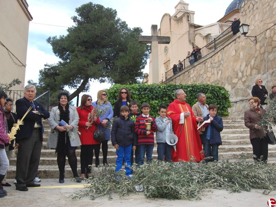 La bendición de ramos abre la semana santa monfortina