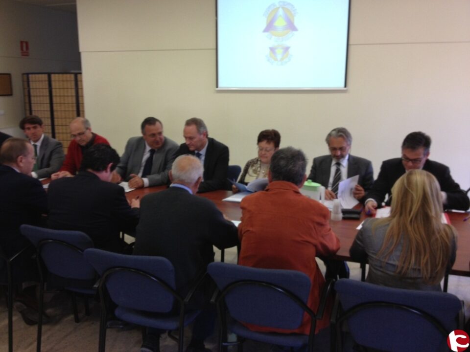 La presidenta de la Diputación de Alicante Luisa Pastor ha asistido esta tarde en Villena a la reunión de la Junta Central de Usuarios del Vinalopó