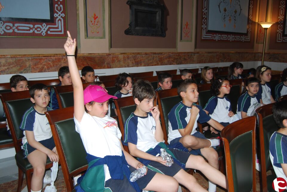 El colegio La Encarnación visita el Ayuntamiento de Villena