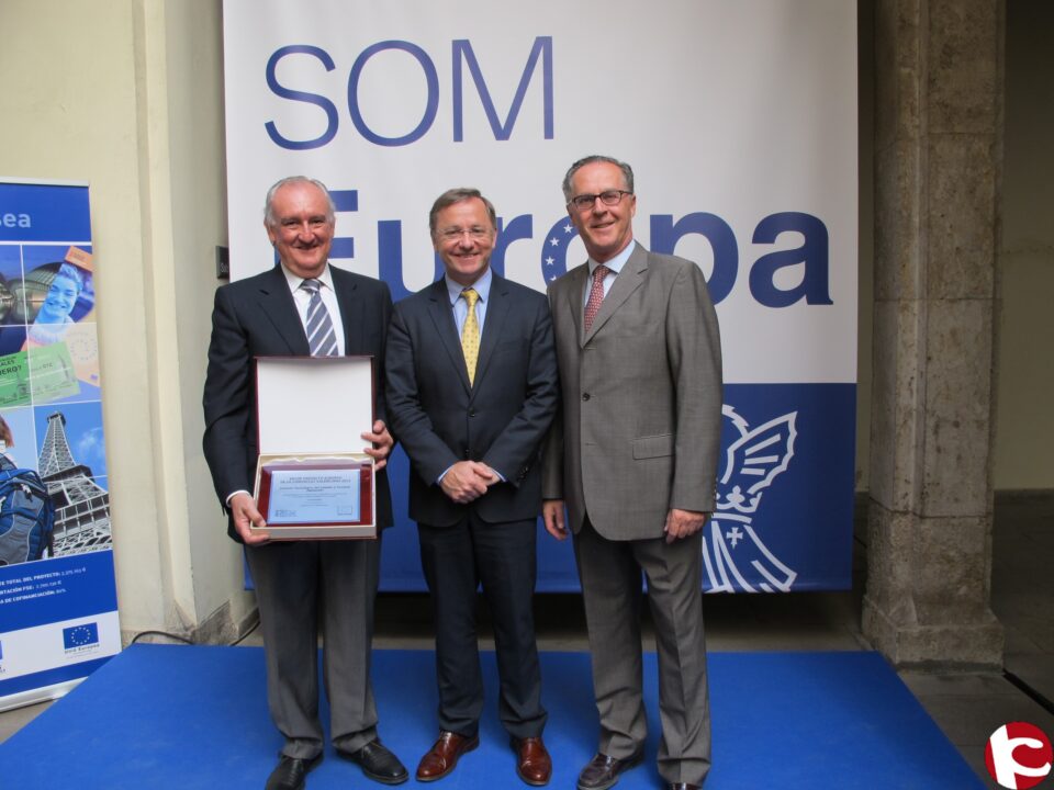 EL CONSELLER DE HACIENDA ENTREGA A INESCOP EL PREMIO AL MEJOR PROYECTO EUROPEO 2012
