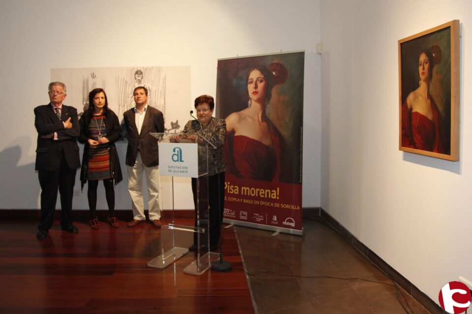 La presidenta de la Diputación de Alicante Luisa Pastor y la directora general de Patrimonio Cultural Marta Alonso han inaugurado esta mañana la nueva exposición temporal del MUBAG ¡Pisa Morena! Cuplé