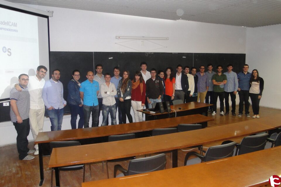 Estudiantes de 3º de Económicas de la UA ganan el concurso nacional BUGA SabadellCAM