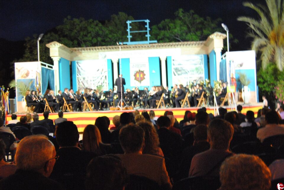 La Societat Musical La Nova de Xàtiva gana el primer Certamen de Música Festera de Agost celebrado ayer