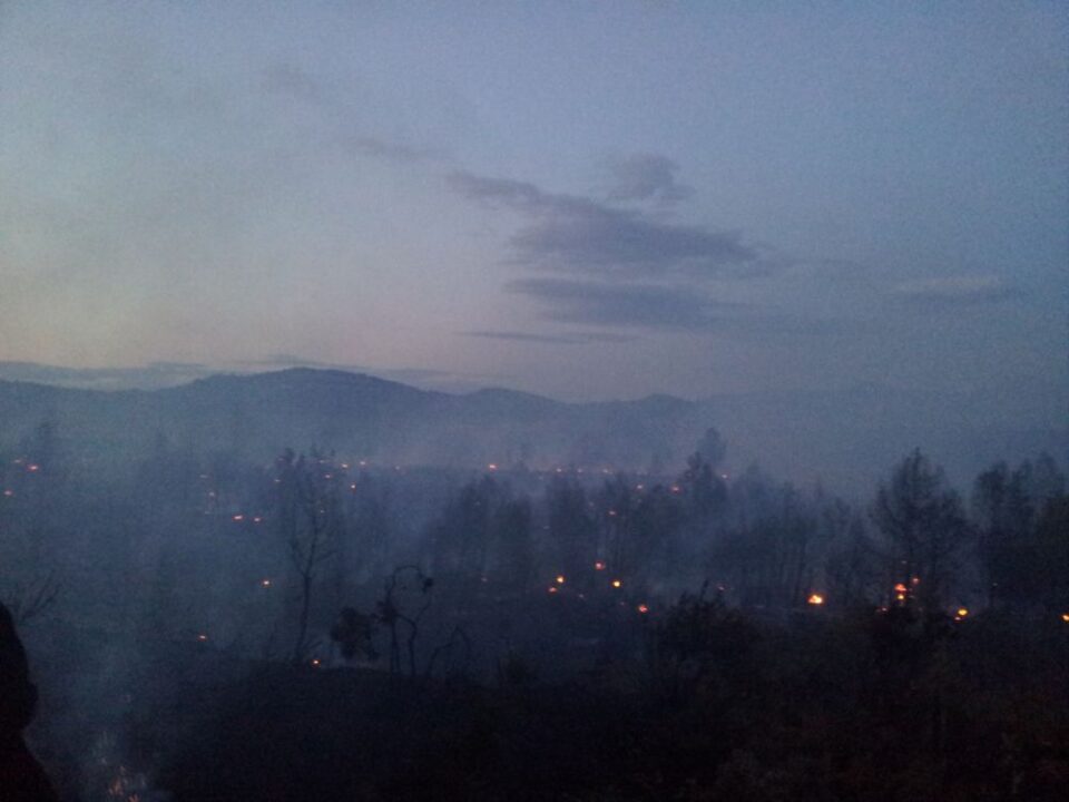 Noticia de www.vilaweb.cat: El foc torna a castigar la Serra de Mariola