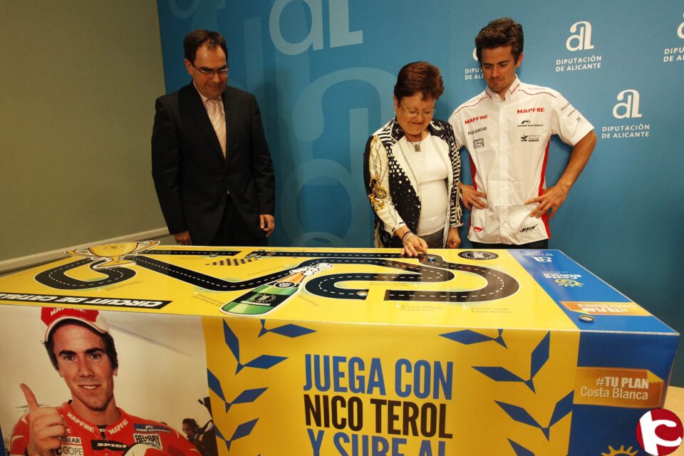 El piloto alcoyano Nico Terol promociona el destino Costa Blanca en el Gran Premio de Motociclismo de Catalunya