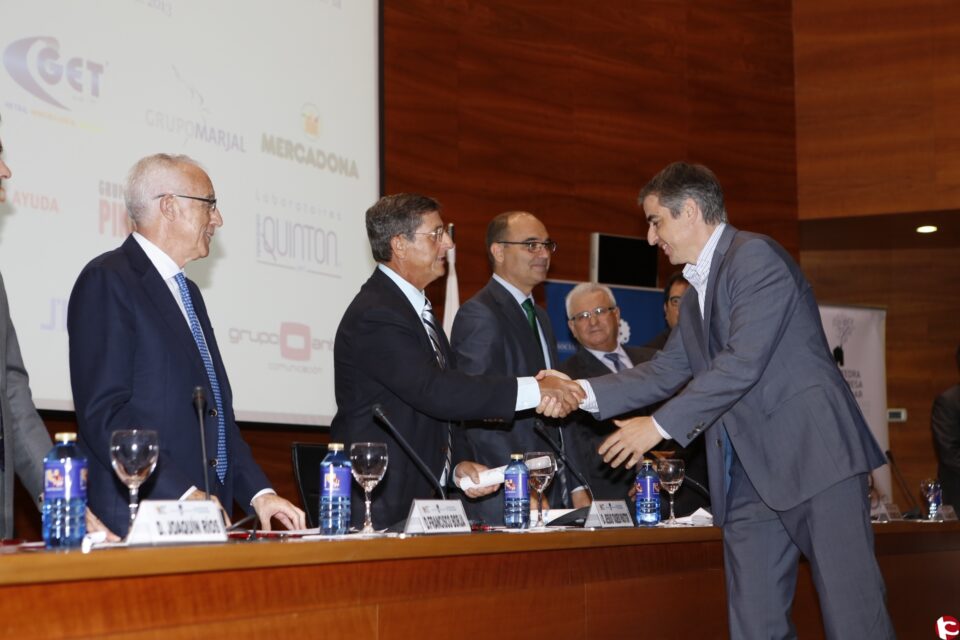 La UMH y la UA celebran el fin de curso de su Cátedra de Empresa Familiar