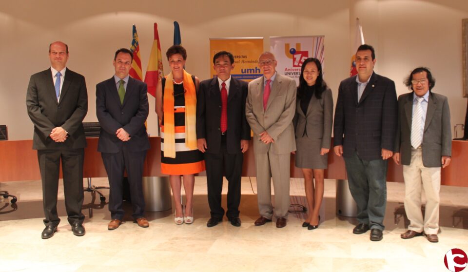 La UMH firma un acuerdo de colaboración en materia de doctorado con la International University de Vietnam