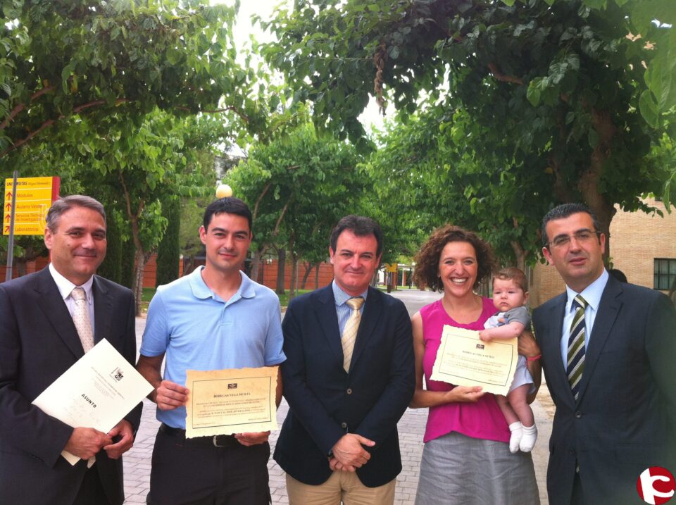 Vega Sicilia apadrina a dos estudiantes de 5º de Enología de la UMH