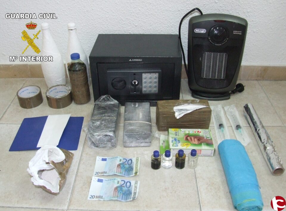 La Guardia Civil detiene a un presunto estafador camerunés en Novelda por el timo del negativo