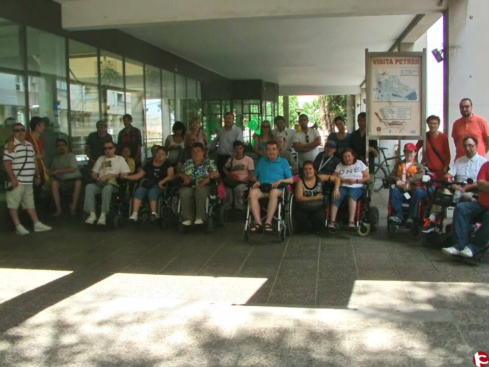 Discapacitados de Zaragoza participan en un programa de intercambio con COCEMFE en Petrer