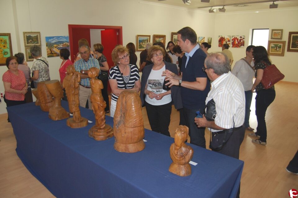 Inaugurada la muestra de la monfortina Antoñita Cantó