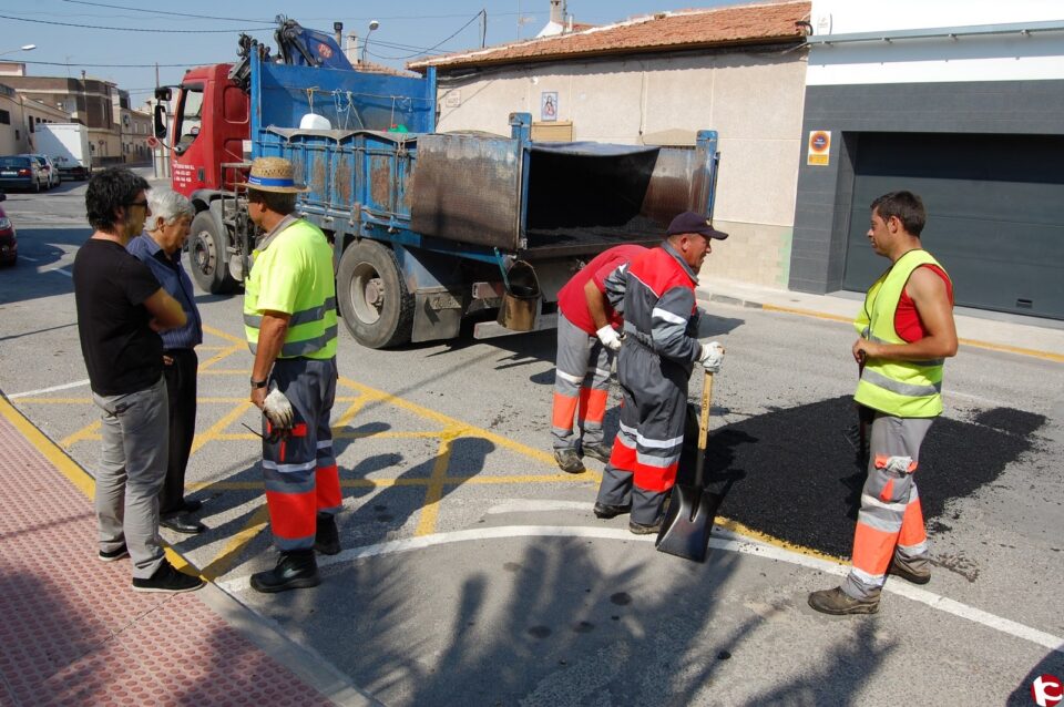 Se inicia el bacheo en diversas calles del casco urbano