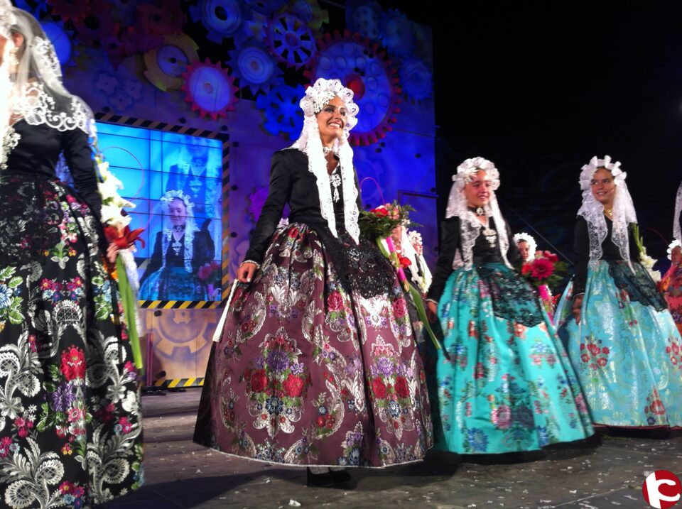 Marina Pérez y Lorena Bravo: Nuevas Falleras Mayores de Elda para 2013