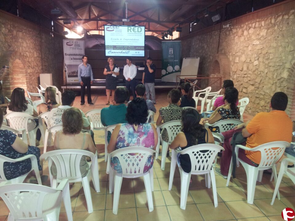 Petrer clausura el seminario del CEEI "EmprendeAventura"