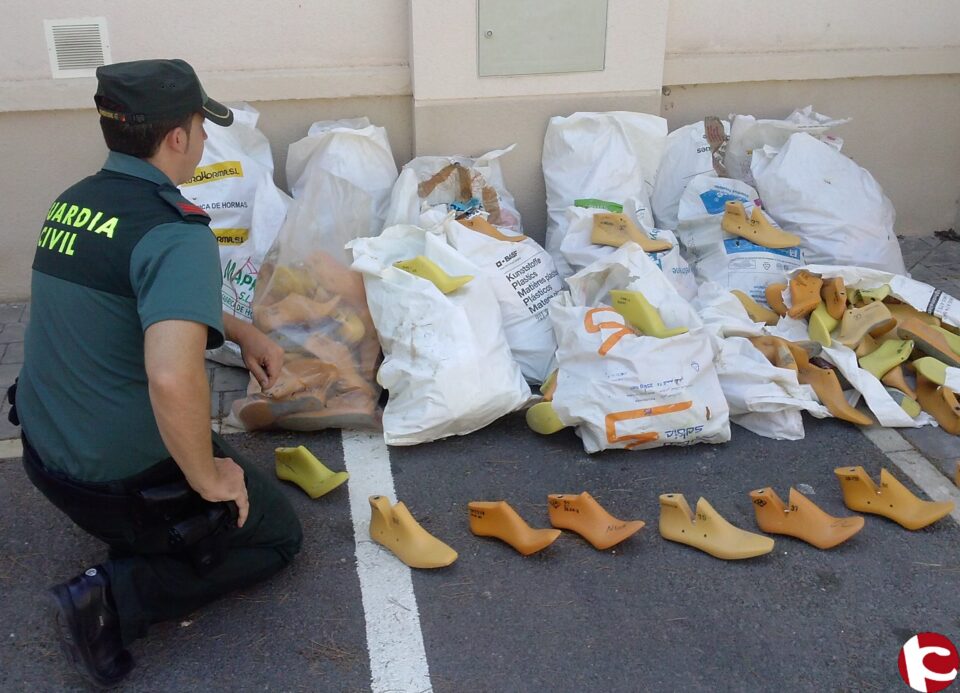 La Guardia Civil detiene a una persona que presuntamente había sustraído más de 1.000 hormas de una fábrica de Sax