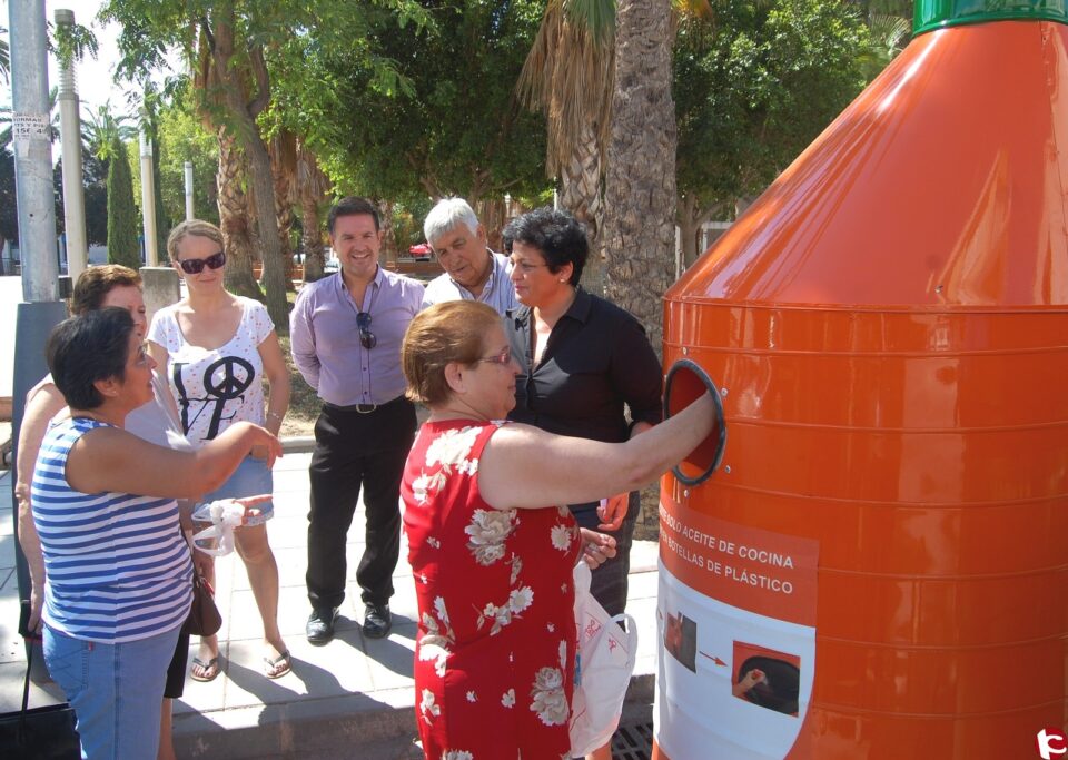 Instalados contenedores de aceite