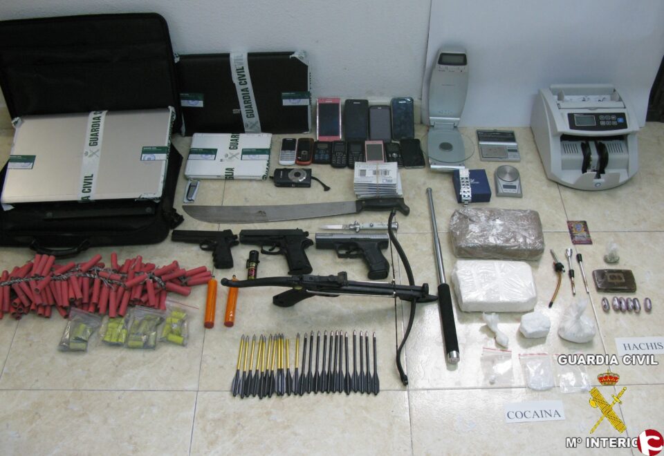 La Guardia Civil detiene a dos alemanes por delito contra la salud pública en Crevillente