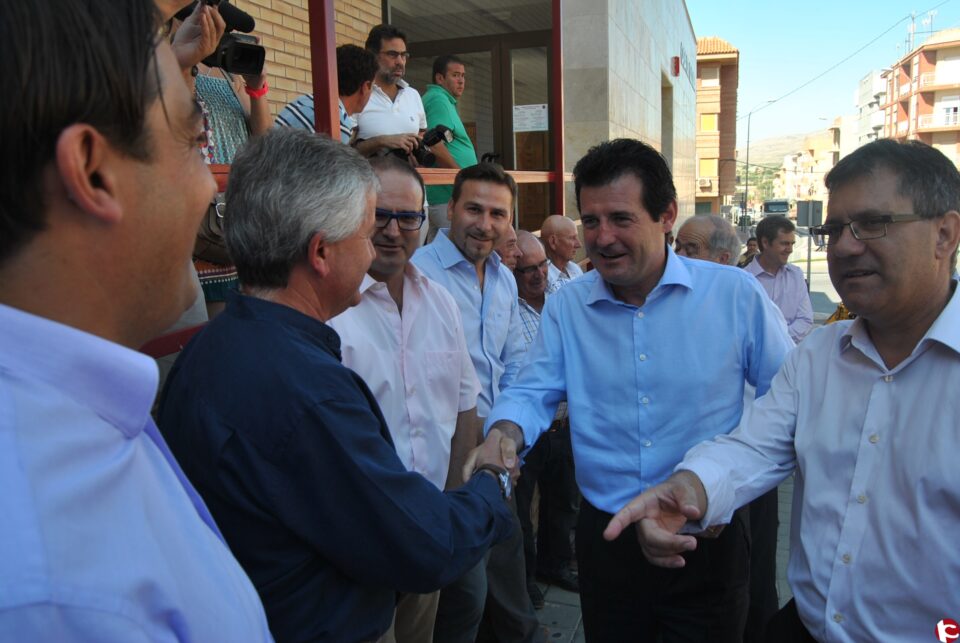 El vicepresidente del Consell anuncia en Agost la licitación en breve de las obras para llevar agua depurada para riego por 3