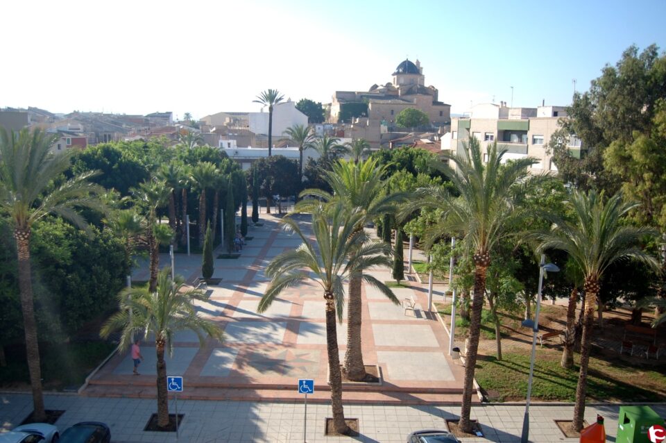 Nueva imagen más despejada de La Glorieta situada en el centro de Monforte del Cid