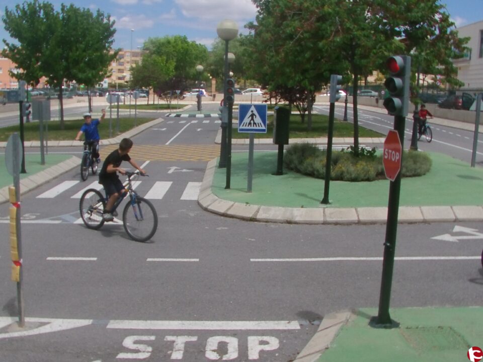 Petrer celebra la "Semana Europea de la Movilidad" en el parque infantil de tráfico y con un taller de arreglo de bicis y una excursión nocturna