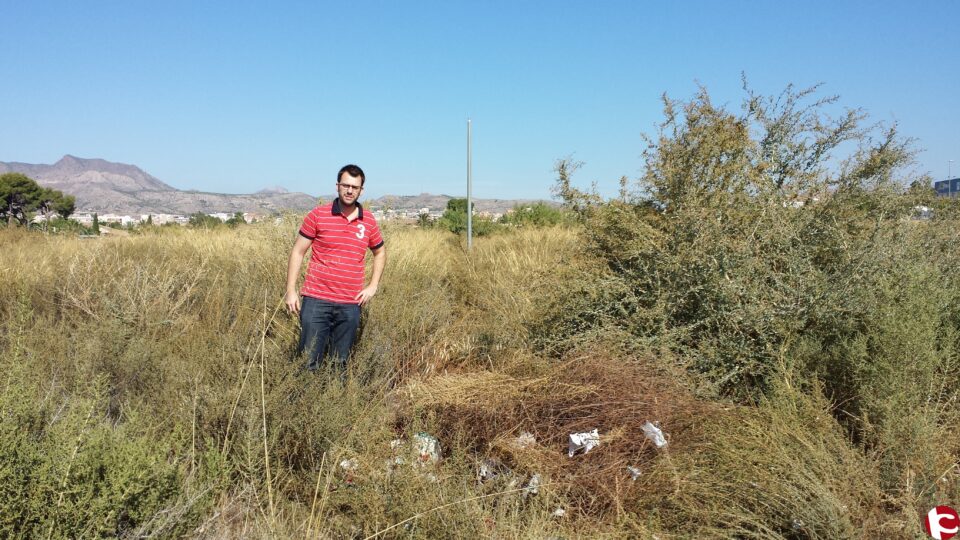 EL PSOE denuncia suciedad en zonas de la periferia a raíz de los recortes en la contrata