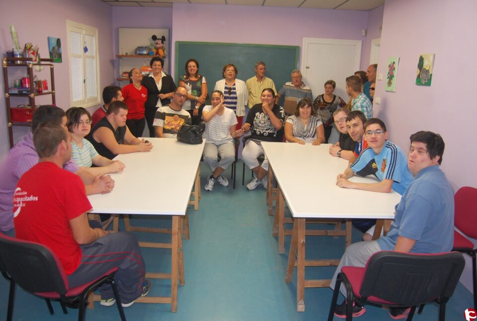 El Ayuntamiento de Monforte del Cid ha cedido una instalación municipal y todo el mobiliario a la Asociación de Discapacitados de Monforte del Cid