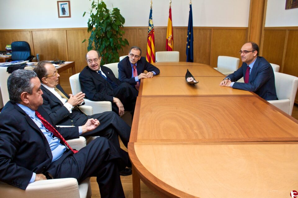 La Universidad de Alicante analiza sus retos de futuro con cinco de sus rectores