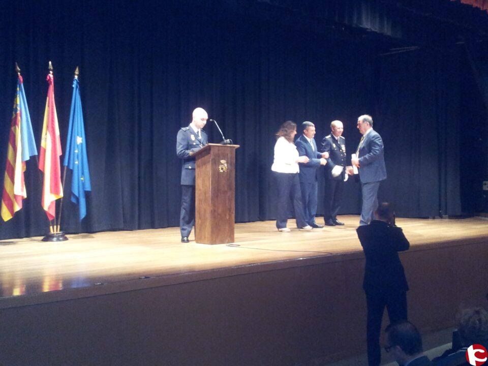 Petrer acoge la celebración de los patronos del Cuerpo Nacional de Policía donde condecoran a cinco agentes