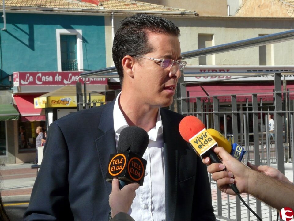 Alfaro pide que se proteja al comercio local no aplicando la liberalización de horarios para evitar que se pierda empleo