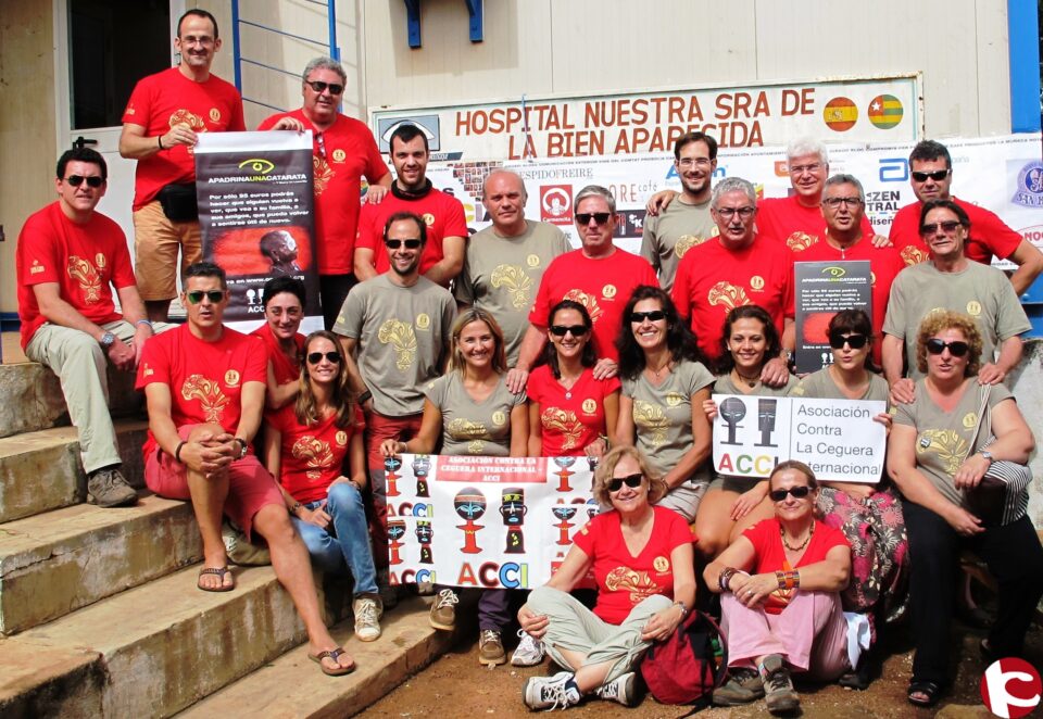 Profesionales del Hospital de Elda atienden 2.000 consultas oftalmológicas en Togo