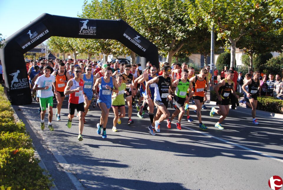 El atleta Antonio Lorente consigue la victoria en la 24ª Media Marathón de la Vid y el Mármol Villa de Pinoso"
