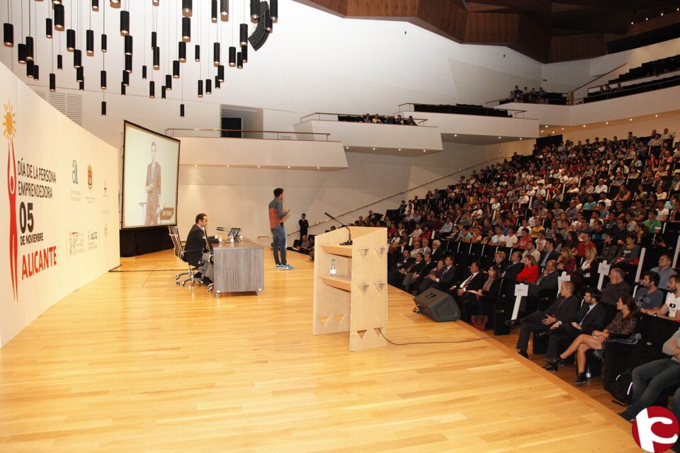 Más de 2.000 personas asisten en el ADDA al Día de la Persona Emprendedora de la Provincia de Alicante