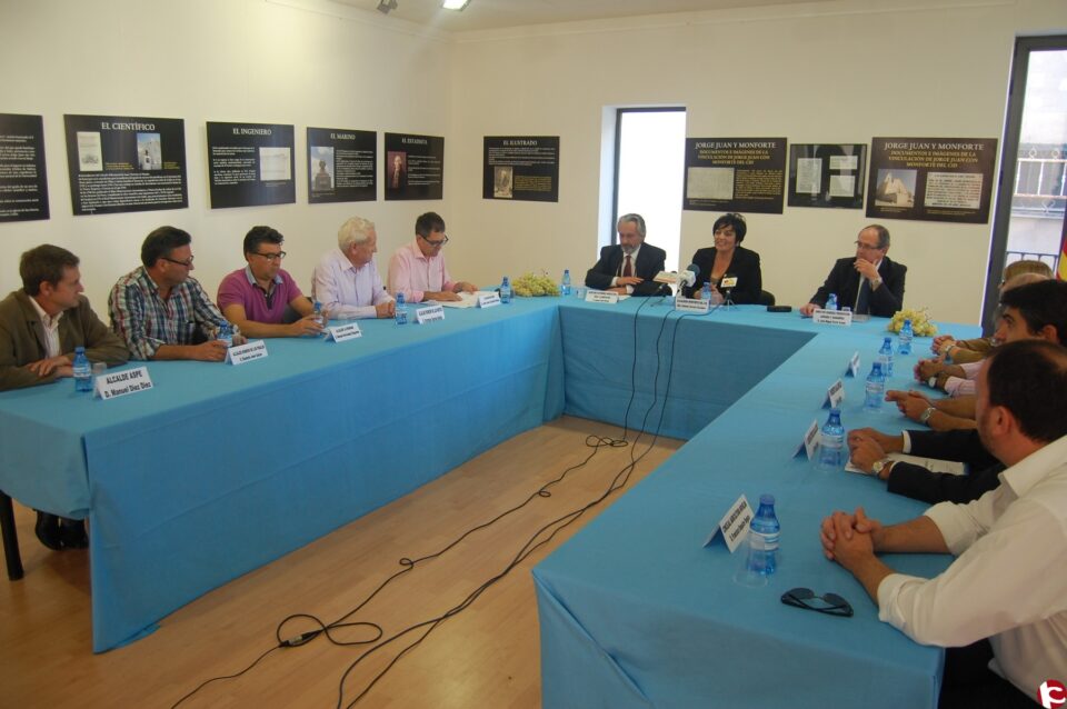 Monforte reune a alcaldes y a la Conselleria de Agricultura para buscar soluciones ante el polémico seguro agrario