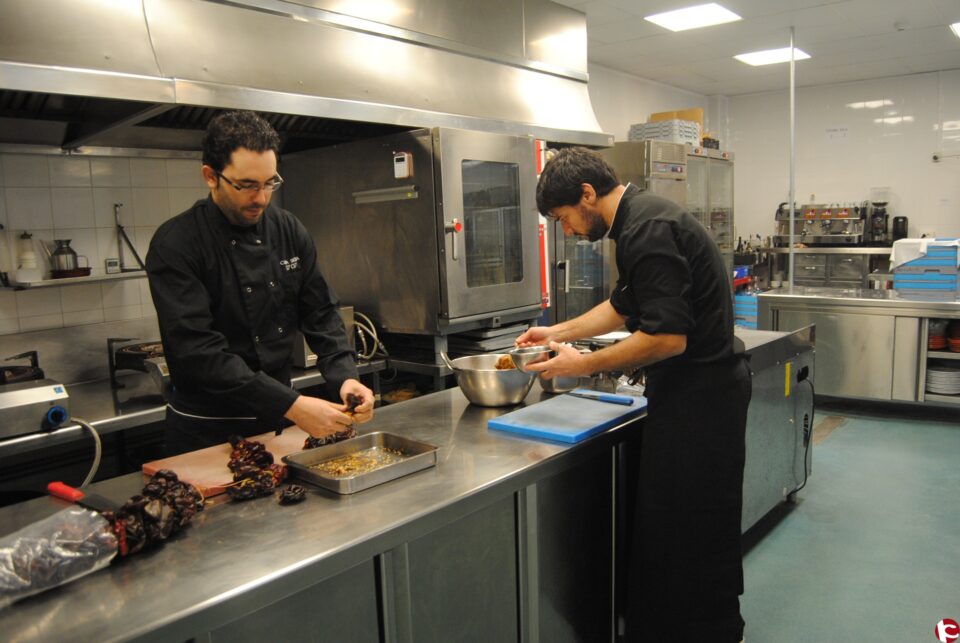Las Jornadas Gastronómicas que comienzan mañana en Novelda apuestan por la uva y el azafrán como ingredientes