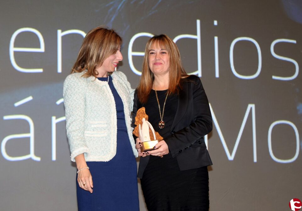 La directora de Enfermería de Atención Primaria del Departamento de Elda recibe el Premio Gestión Sanitaria