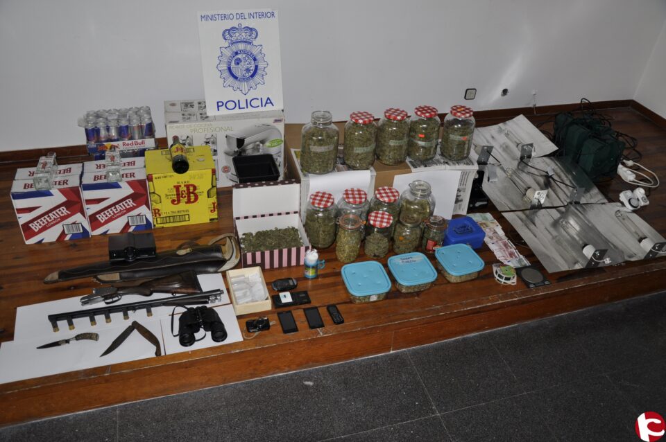 La Policía Nacional detiene a cuatro personas acusadas de tráfico de sustancias estupefacientes en el Barrio de la Torreta