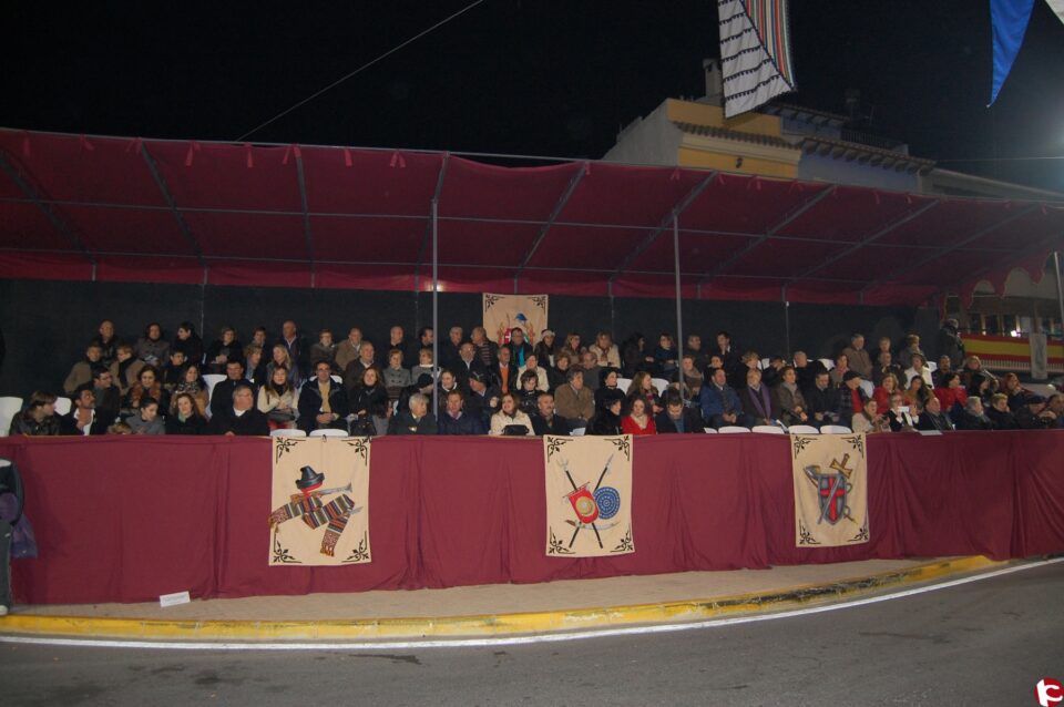 Monforte del Cid vive su segundo día de fiestas con el desfile general de comparsas