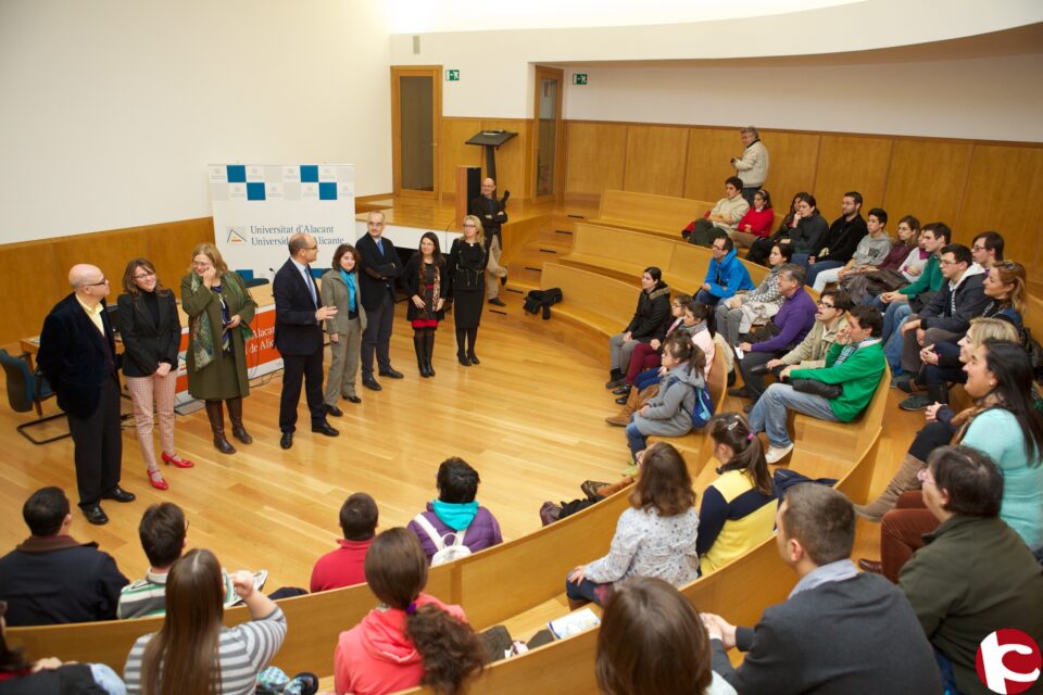 Medio centenar de estudiantes de Alinur visitan la Universidad de Alicante